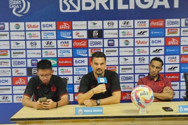 Alternatif judul: "Pena: Persija Tampil Tanpa 'Ritme' yang Jelas di Babak Pertama