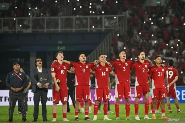 Berikut adalah beberapa alternatif judul untuk topik "Terpopuler, PSSI panggil 32 pemain dan kunjungan Prabowo ke Thailand":

1. "PSSI Tetapkan 32 Pemain Terpilih: Sorotan dari Kunjungan Prabowo ke Thailand"
2. "Pemanggilan 32 Pemain Oleh PSSI dan Di Balik Kunjungan Prabowo ke Thailand"
3. "Berita Terpopuler: PSSI Umumkan 32 Nama Pemain dan Kunjungan Prabowo ke Thailand"
4. "32 Pemain Dipanggil PSSI, Sementara Prabowo Menjalani Kunjungan Resmi ke Thailand"
5. "PSSI dan Pemanggilan 32 Pemain: Kunjungan Prabowo ke Thailand Menjadi Topik Hangat"

Silakan pilih salah satu atau gunakan sebagai inspirasi untuk judul yang lebih sesuai!