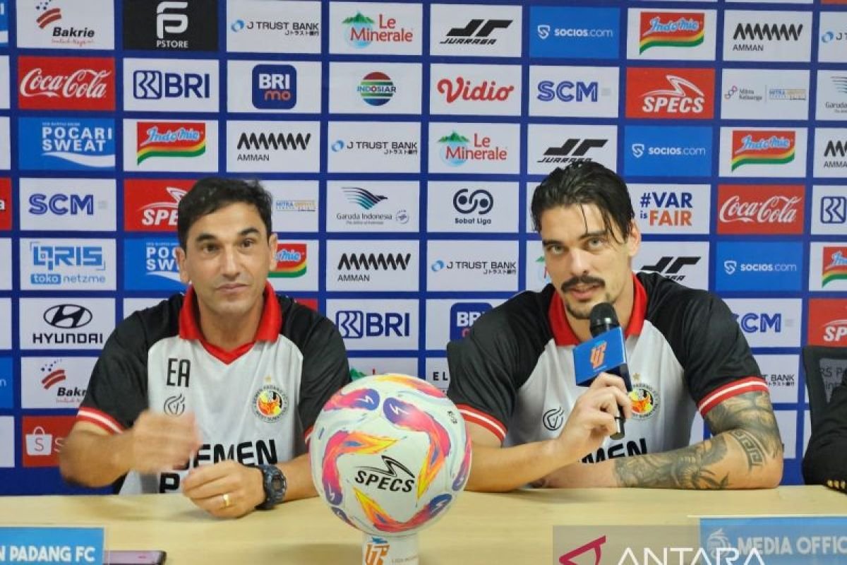 Pelatih Carlos Almeida Tidak Memberikan Beban kepada Pemain Semen Padang