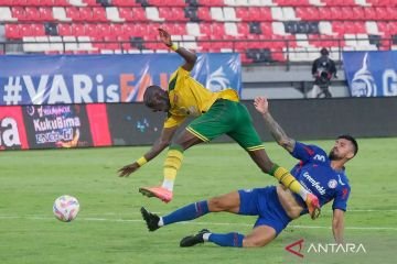 Pertandingan Penuh Gengsi: Arema dan Persebaya Berakhir Imbang 1-1