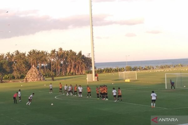 Persahabatan di Tengah Lapangan: Bali United Hadapi Bhayangkara Presisi Lampung