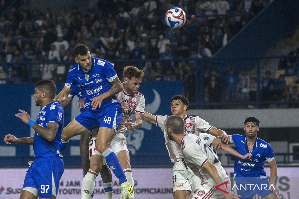 Tentu! Berikut adalah beberapa alternatif judul untuk "Rangkaian Jadwal Persib Bandung di Agustus 2025":

1. "Jadwal Laga Persib Bandung Bulan Agustus 2025"
2. "Agenda Pertandingan Persib Bandung di Agustus 2025"
3. "Daftar Pertandingan Persib Bandung Agustus 2025"
4. "Rangkaian Pertandingan Persib Bandung: Agustus 2025"
5. "Jadwal Pertandingan Persib Bandung untuk Agustus 2025"
6. "Persib Bandung: Jadwal Pertandingan Bulan Agustus 2025"
7. "Pantau Jadwal Laga Persib Bandung Agustus 2025"
8. "Jadwal Suku Cadang: Persib Bandung di Agustus 2025"

Silakan pilih yang paling cocok atau gunakan sebagai inspirasi!